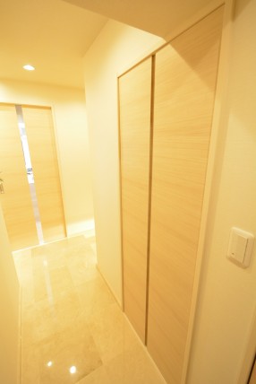 ライオンズマンション小石川植物園 廊下収納