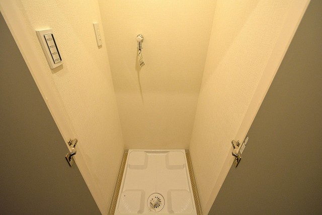 ライオンズマンション上北沢502号室 洗濯機置場 (1)