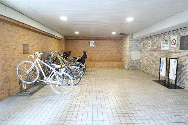 ライオンズマンション初台 駐輪場