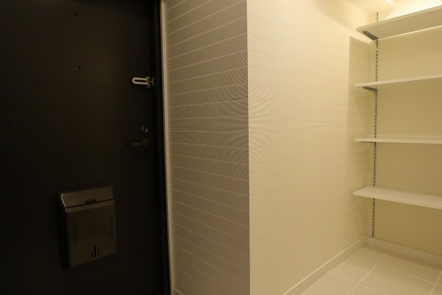 ライオンズマンション初台 玄関