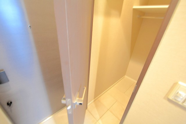 クオリア神南フラッツ 玄関