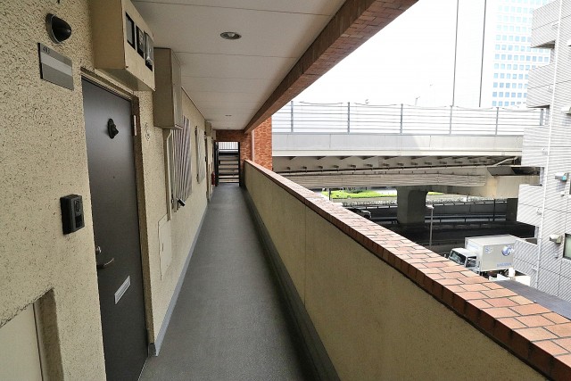 ライオンズマンション初台 玄関