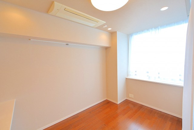 クオリア神南フラッツ 洋室