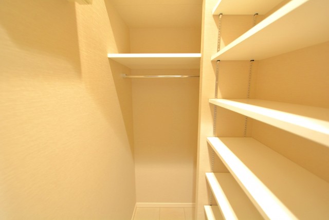 クオリア神南フラッツ 玄関