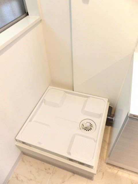 六本木ハイツ　洗濯機置場