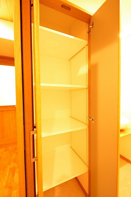 目黒コーポラス　サニタリールーム収納