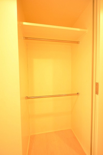 日興パレス白金　廊下収納