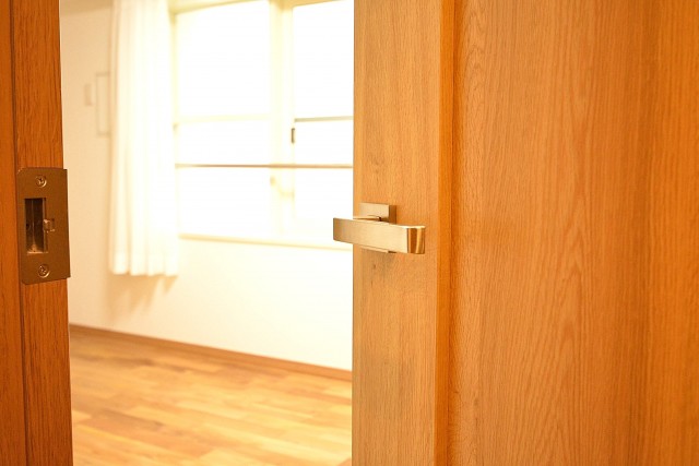 目黒コーポラス　6.7帖のベッドルームドア