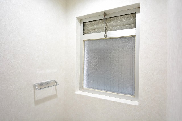 シャンボール原宿　トイレは窓あり