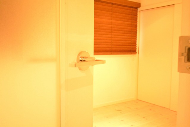 日興パレス白金　6.2帖のベッドルームドア