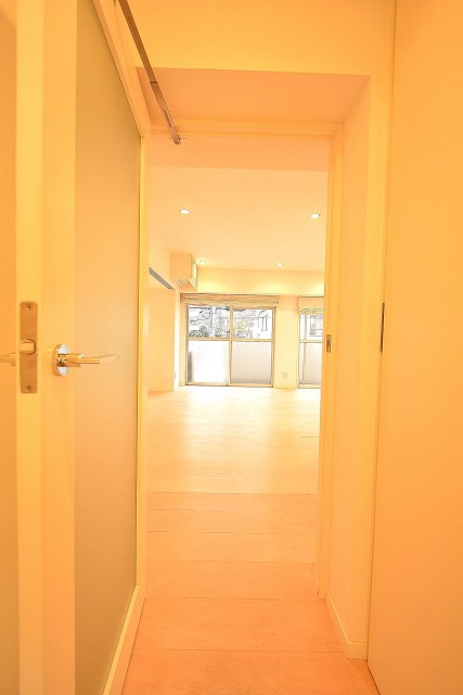 日興パレス白金　16.6帖のLDKドア