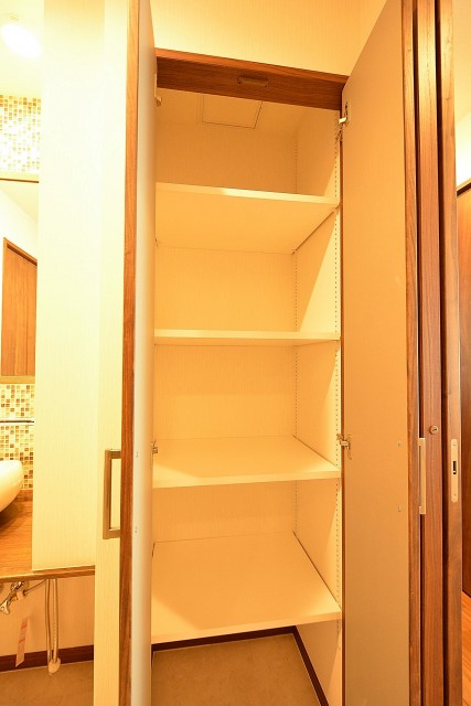 目黒コーポラス　サニタリールーム収納