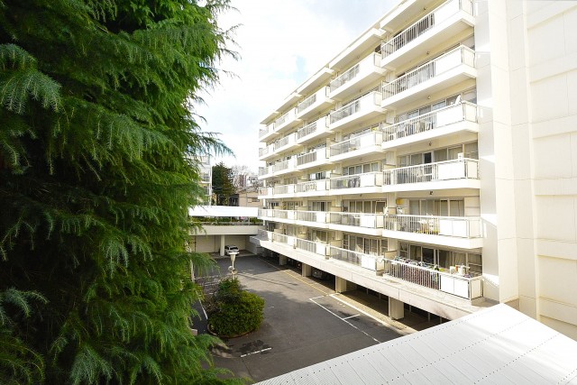 目黒コーポラス　7.0帖ベッドルーム眺望