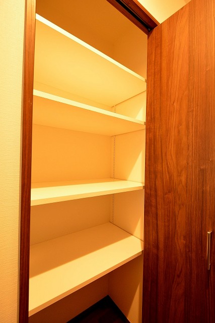 目黒コーポラス　廊下の収納