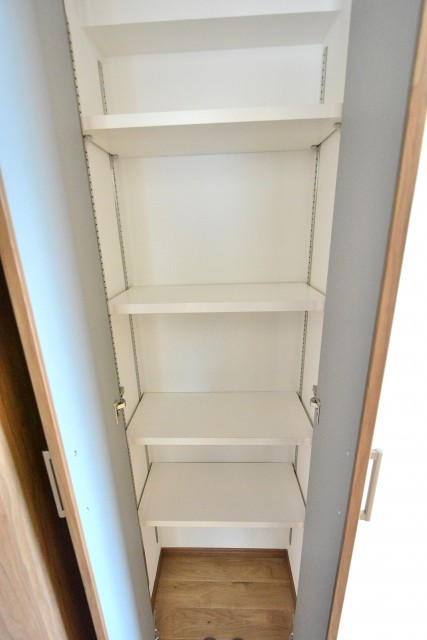 桜上水山森マンション　廊下収納
