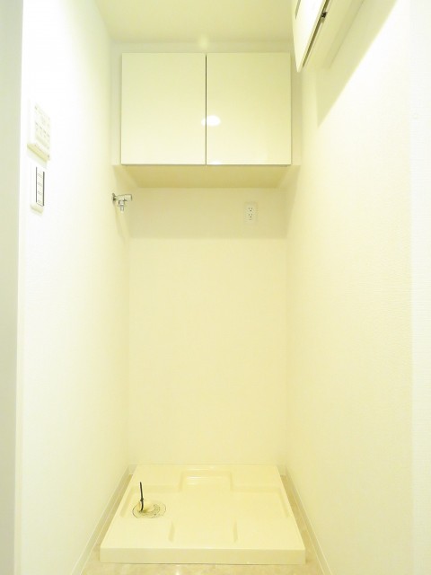 フォルスコート学芸大学　洗濯機置場