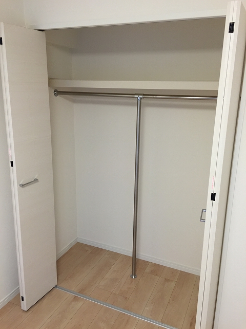 ライオンズマンション初台　洋室約5.8帖収納