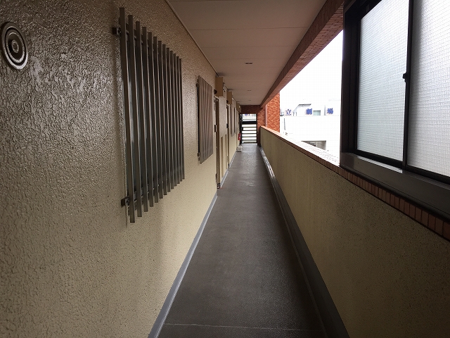 ライオンズマンション初台　外廊下