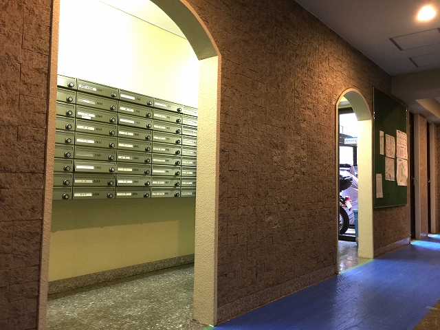 ライオンズマンション初台　エントランスホール