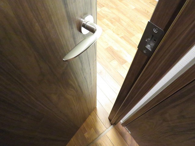 ニューハイツ大森　サービスルーム扉