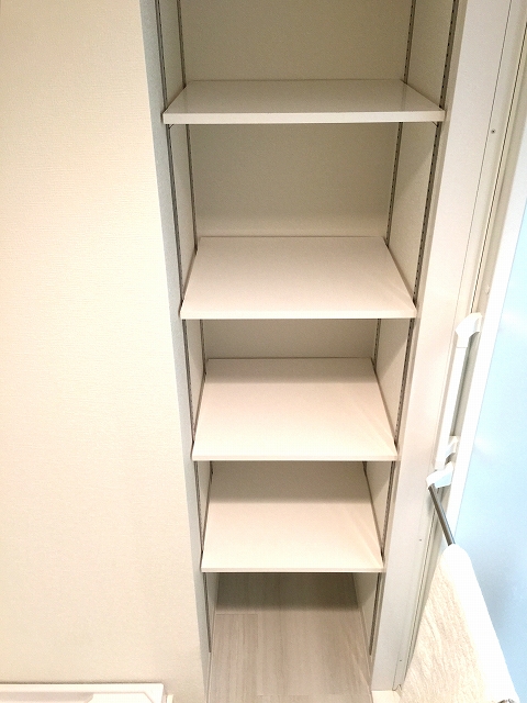 エザンス高井戸　洗面室リネン棚