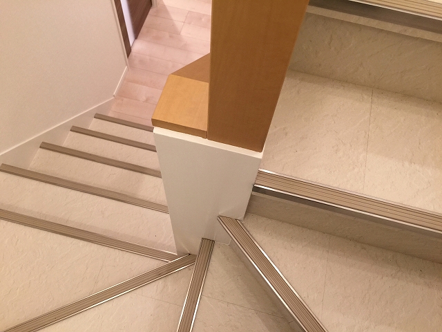 エザンス高井戸　階段