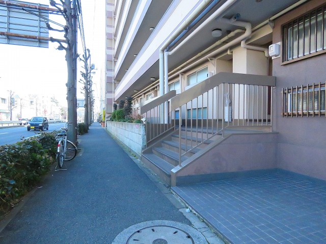 自由ヶ丘フラワーマンション　前面の歩道