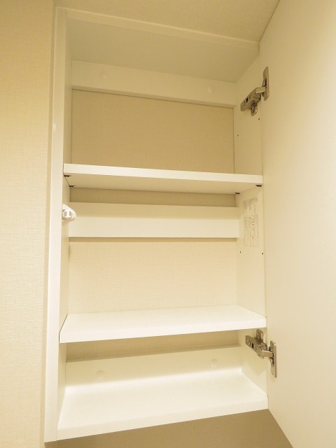 財形第3御殿山マンション　トイレ吊戸棚