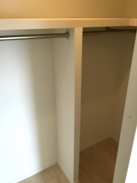 エザンス高井戸　洋室約6.5帖収納