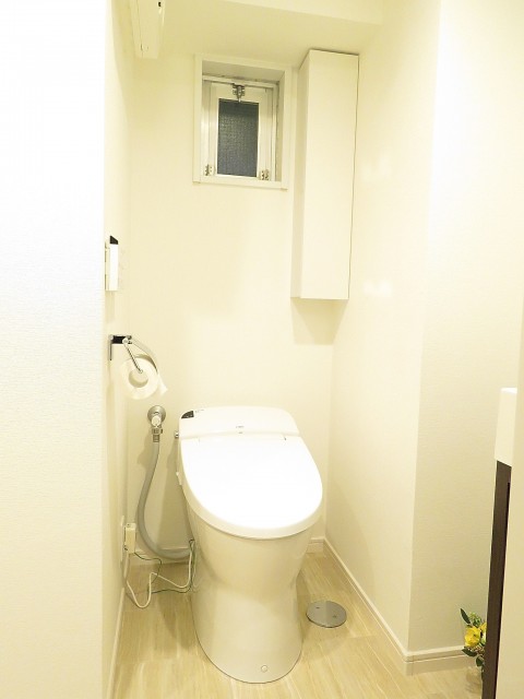 ハイネス麻布　ウォシュレット付きトイレ