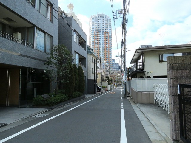 神宮前シティハウス　前面道路