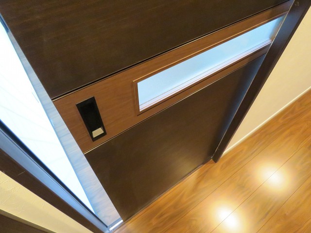 松見坂武蔵野マンション　洋室扉