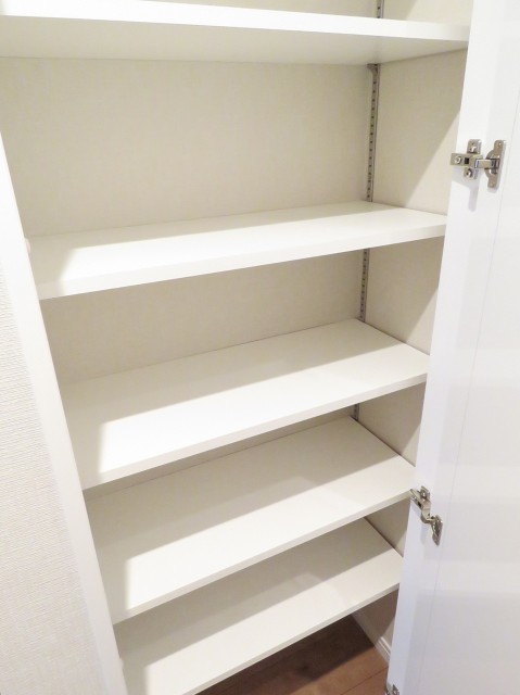 ライオンズマンション北馬込　廊下の物入れ