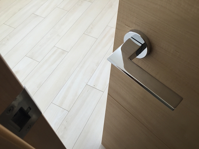 ライオンズマンション北新宿　ダイニングキッチンへ