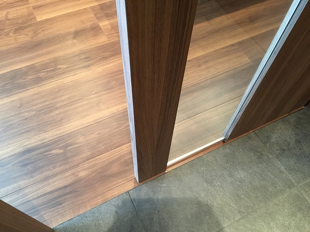 赤坂ハイツ　リビングダイニングキッチンへ