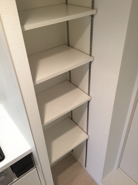 池田山ロイヤルマンション キッチン収納