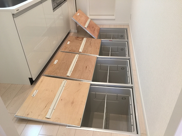 池田山ロイヤルマンション キッチン収納