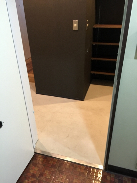 ストークメイジュ 玄関