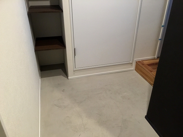 ストークメイジュ 玄関