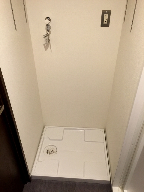 ストークメイジュ　洗濯機置場