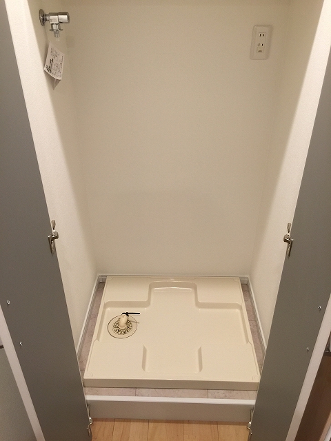 東中野コーポラス　洗濯機置場