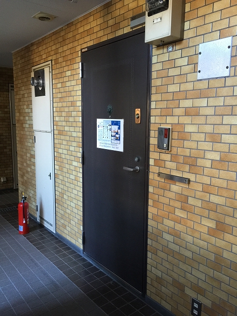 ライオンズマンション碑文谷第2　玄関前