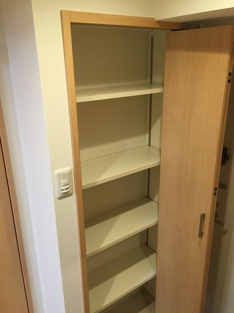ライオンズマンション碑文谷第2　玄関収納