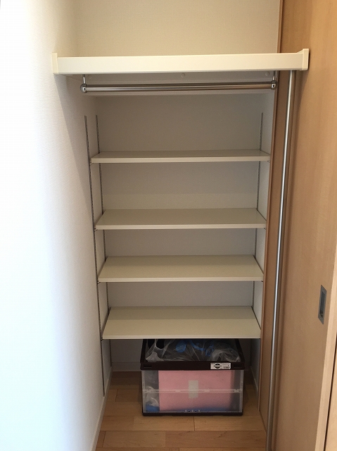 ライオンズマンション高円寺南　洋室南側収納