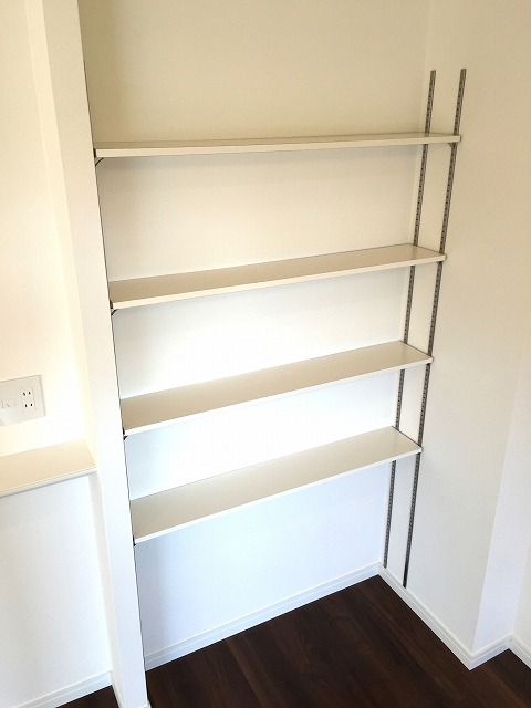 ベルテ中野江古田　リビングダイニングキッチンエアコン収納