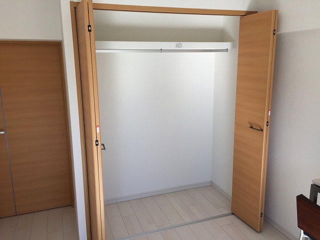 ライオンズマンション荻窪　洋室東側収納