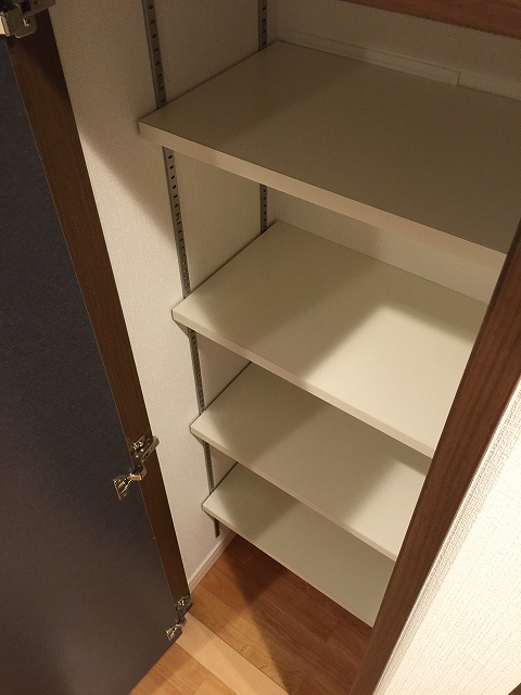 財形第３御殿山マンション　廊下収納