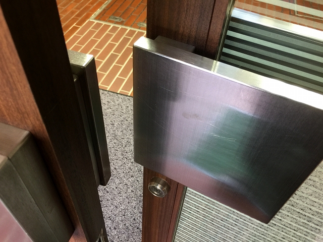 財形第３御殿山マンション　エントランスドア