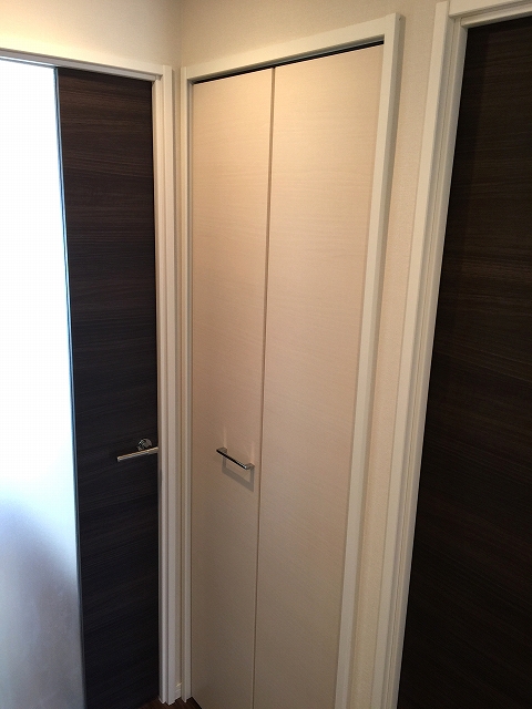 グリーンハイム世田谷　廊下収納