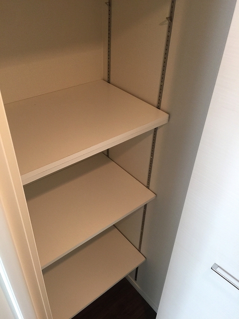 グリーンハイム世田谷　廊下収納